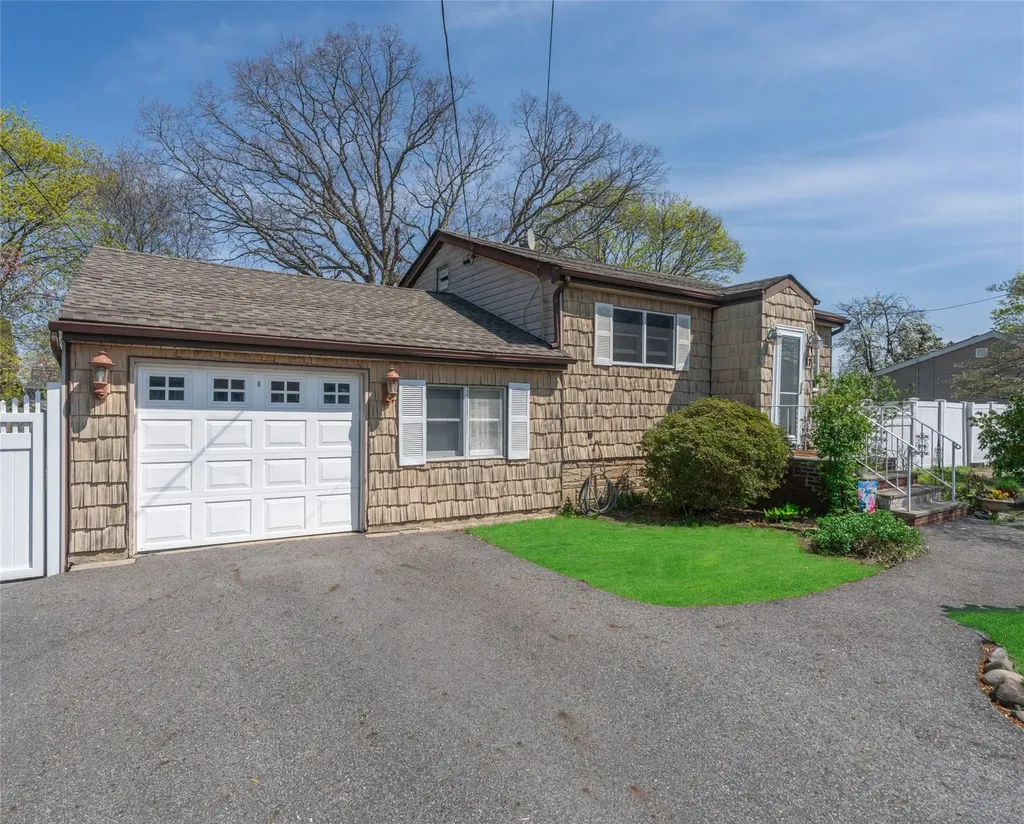 87 Mohawk Avenue Deer Park NY 11729