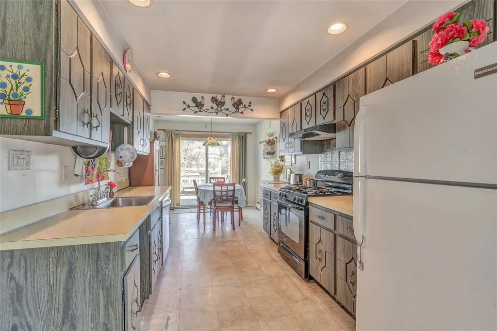 87 Mohawk Avenue Deer Park NY 11729