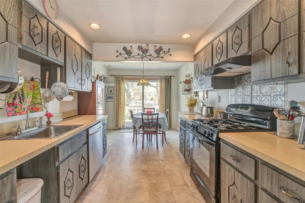 87 Mohawk Avenue Deer Park NY 11729