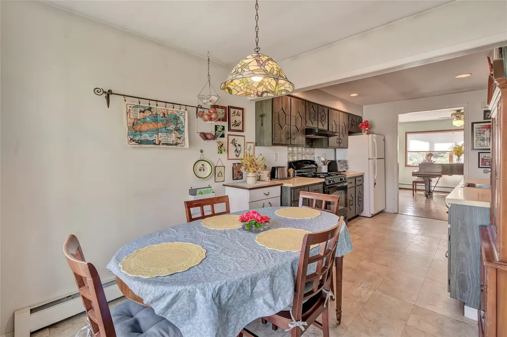 87 Mohawk Avenue Deer Park NY 11729