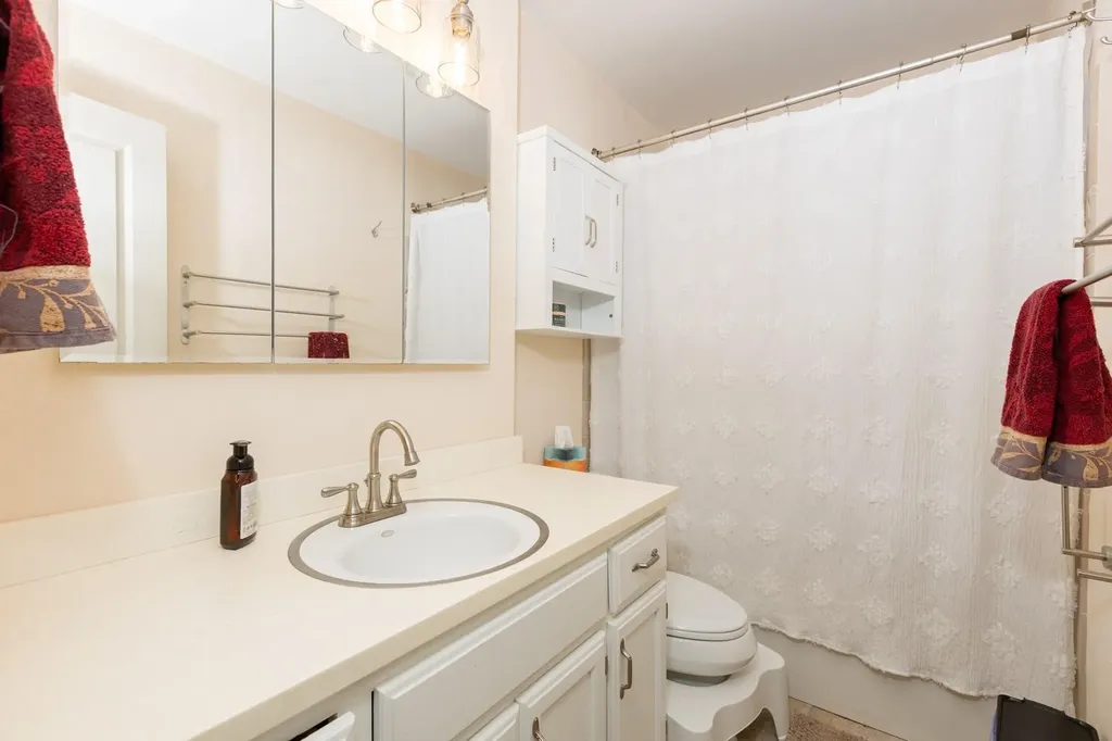 7 Windsor Street Islip NY 11751