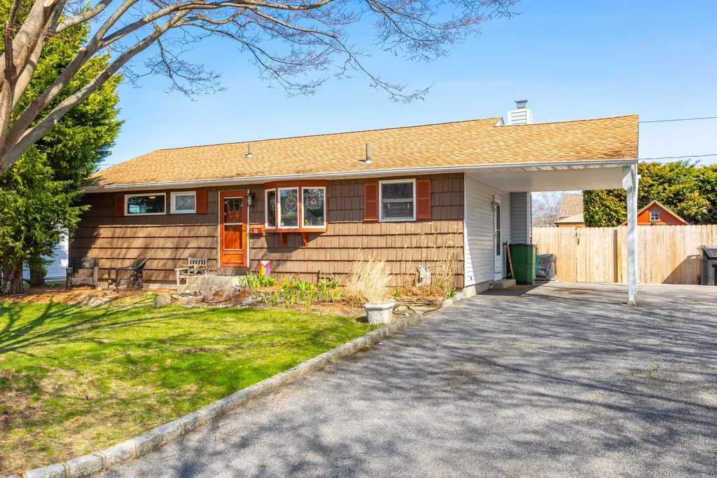 7 Windsor Street Islip NY 11751