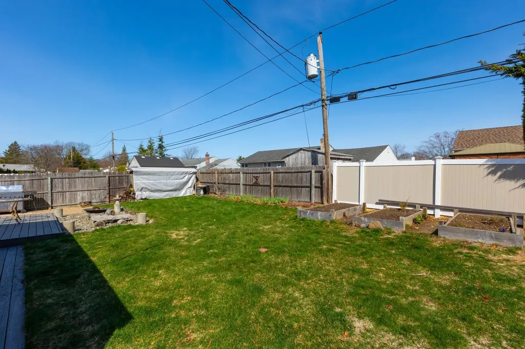 7 Windsor Street Islip NY 11751