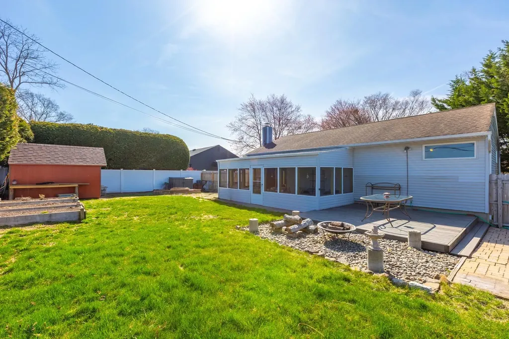 7 Windsor Street Islip NY 11751