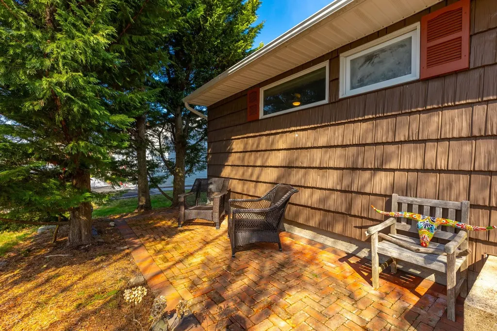 7 Windsor Street Islip NY 11751