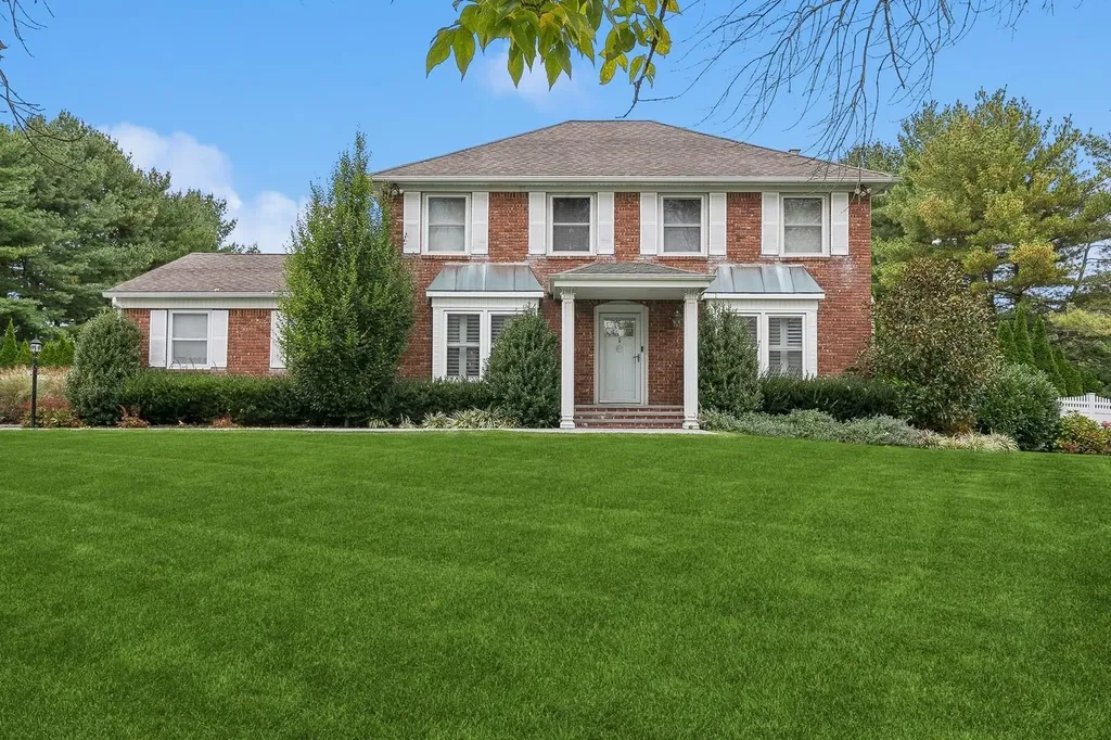 21 Partridge Lane Huntington NY 11743