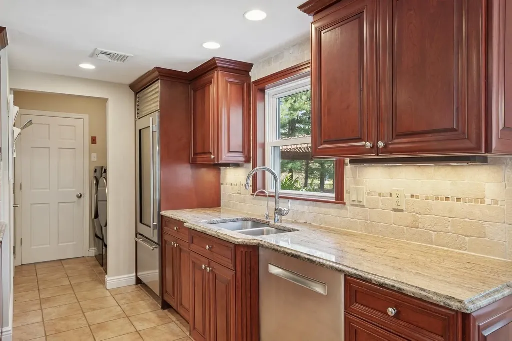 21 Partridge Lane Huntington NY 11743