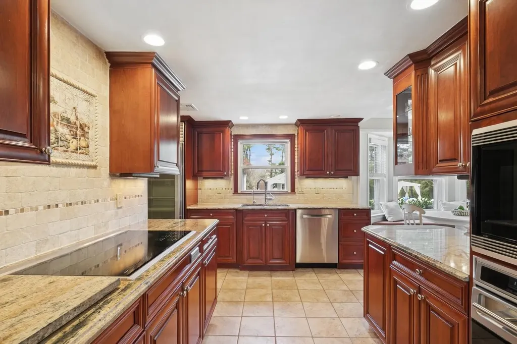 21 Partridge Lane Huntington NY 11743