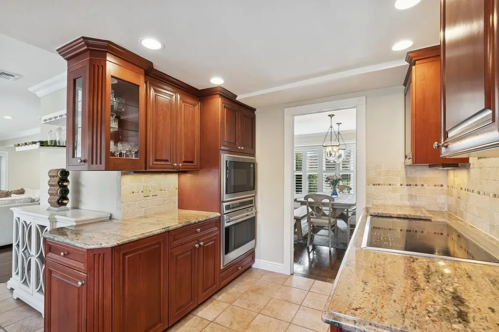 21 Partridge Lane Huntington NY 11743