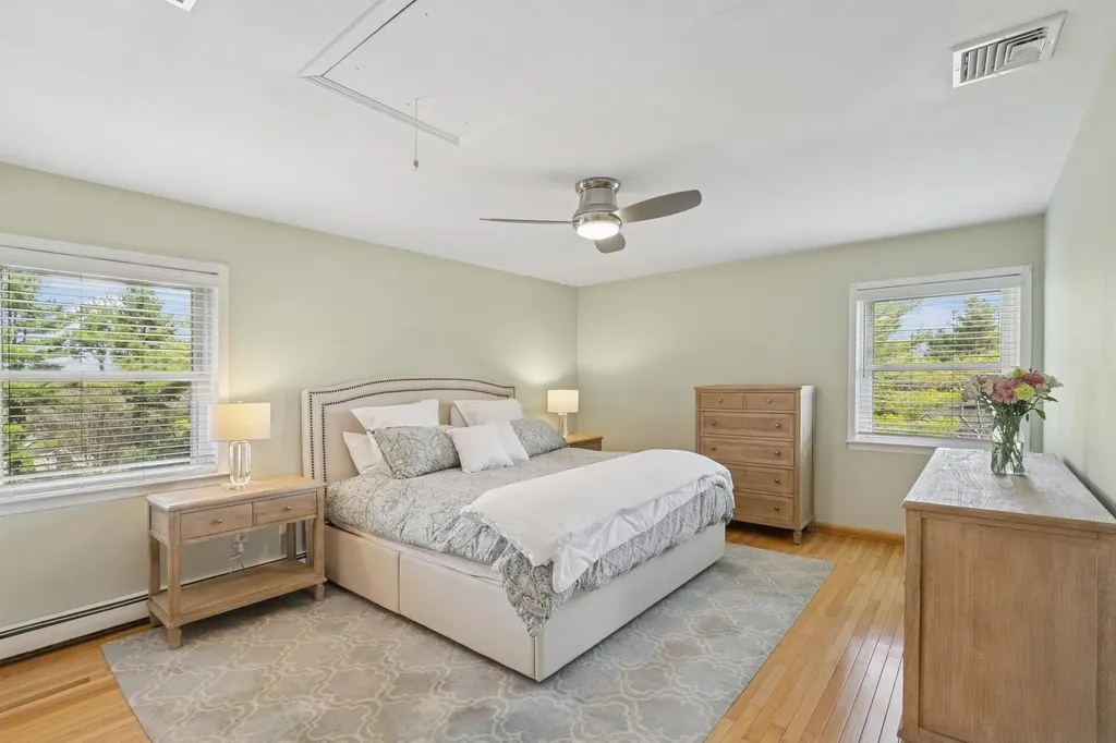 21 Partridge Lane Huntington NY 11743