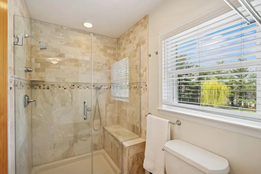 21 Partridge Lane Huntington NY 11743