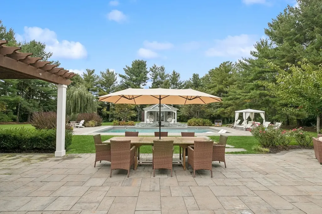 21 Partridge Lane Huntington NY 11743