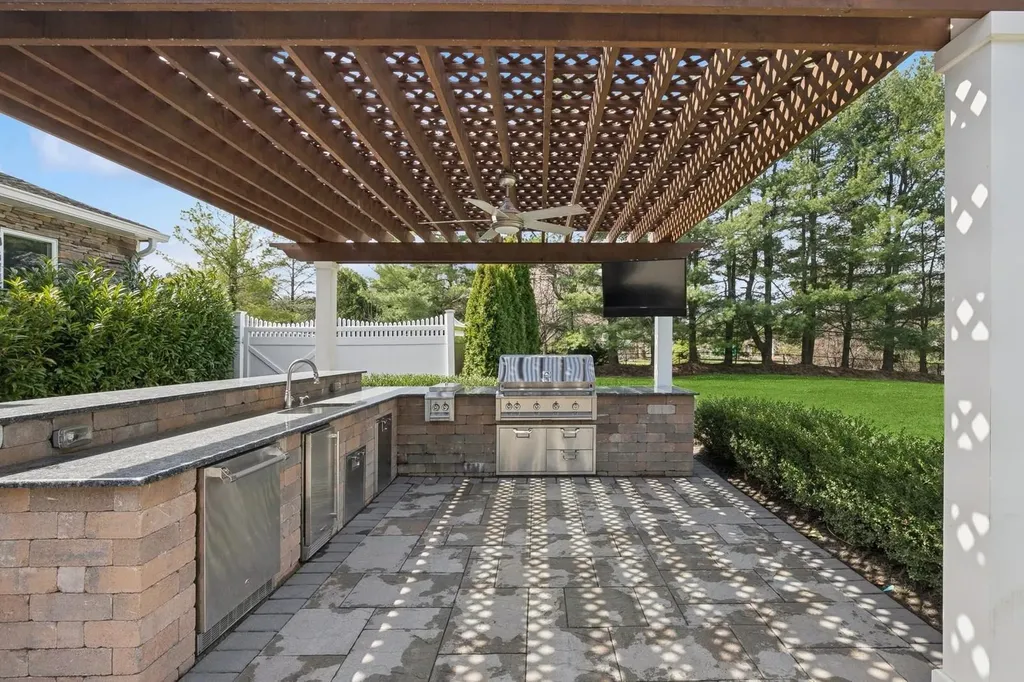 21 Partridge Lane Huntington NY 11743