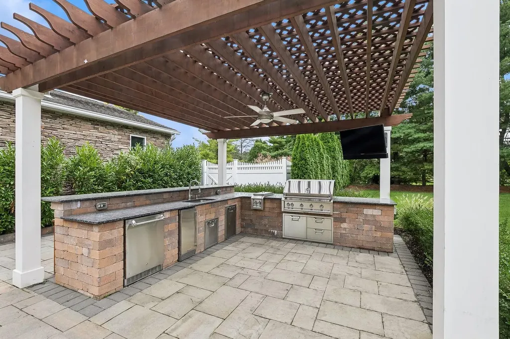 21 Partridge Lane Huntington NY 11743