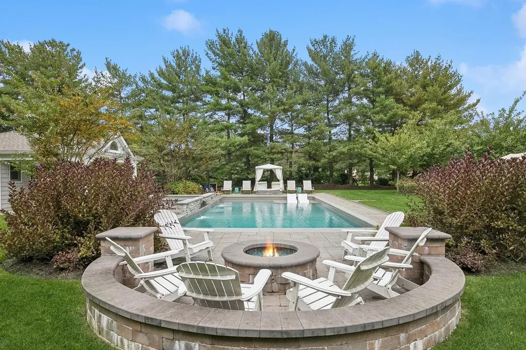 21 Partridge Lane Huntington NY 11743
