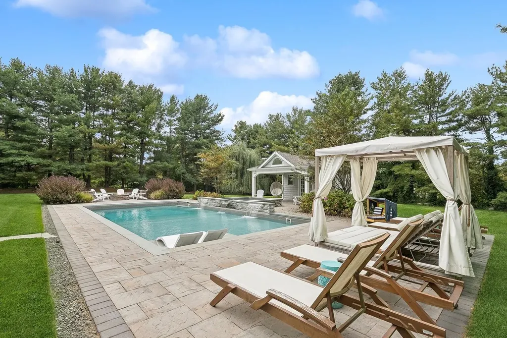21 Partridge Lane Huntington NY 11743