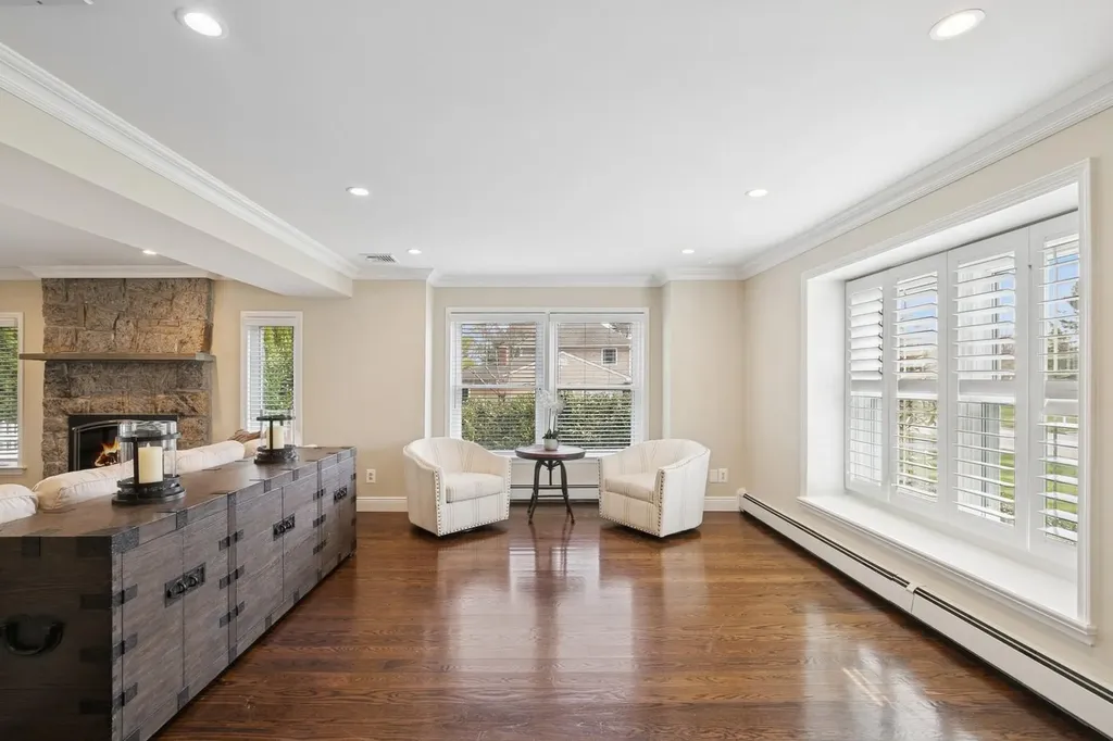 21 Partridge Lane Huntington NY 11743
