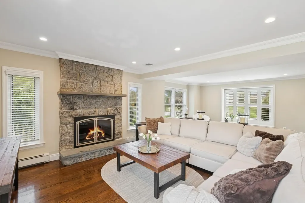 21 Partridge Lane Huntington NY 11743