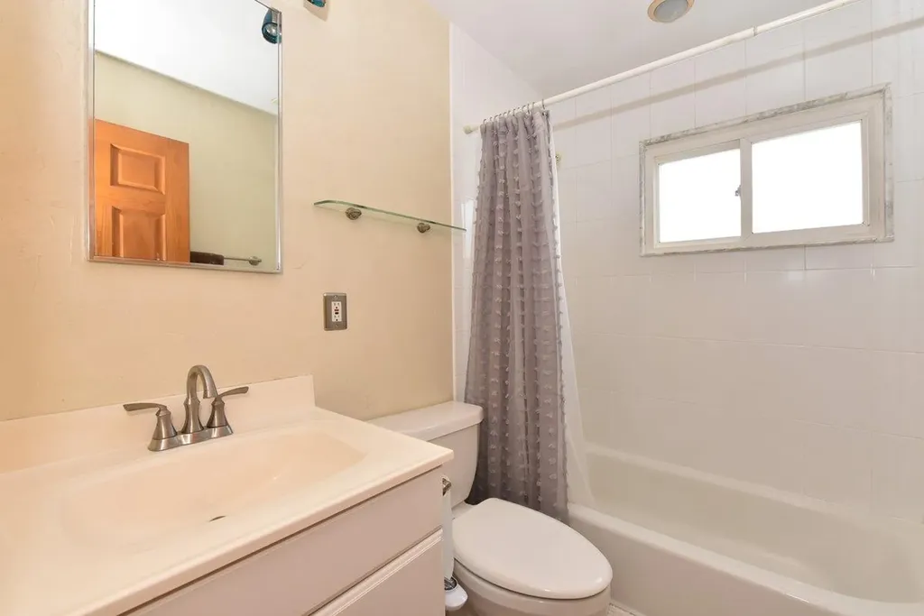 5 Imogene Drive Massapequa NY 11758