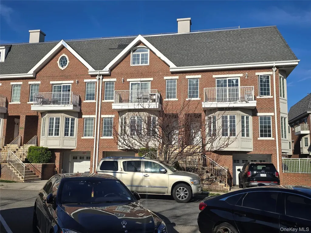 337 Park Crescent College Point NY 11356