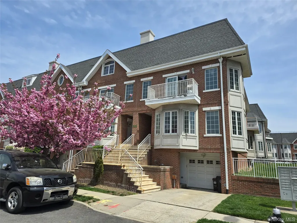 337 Park Crescent College Point NY 11356