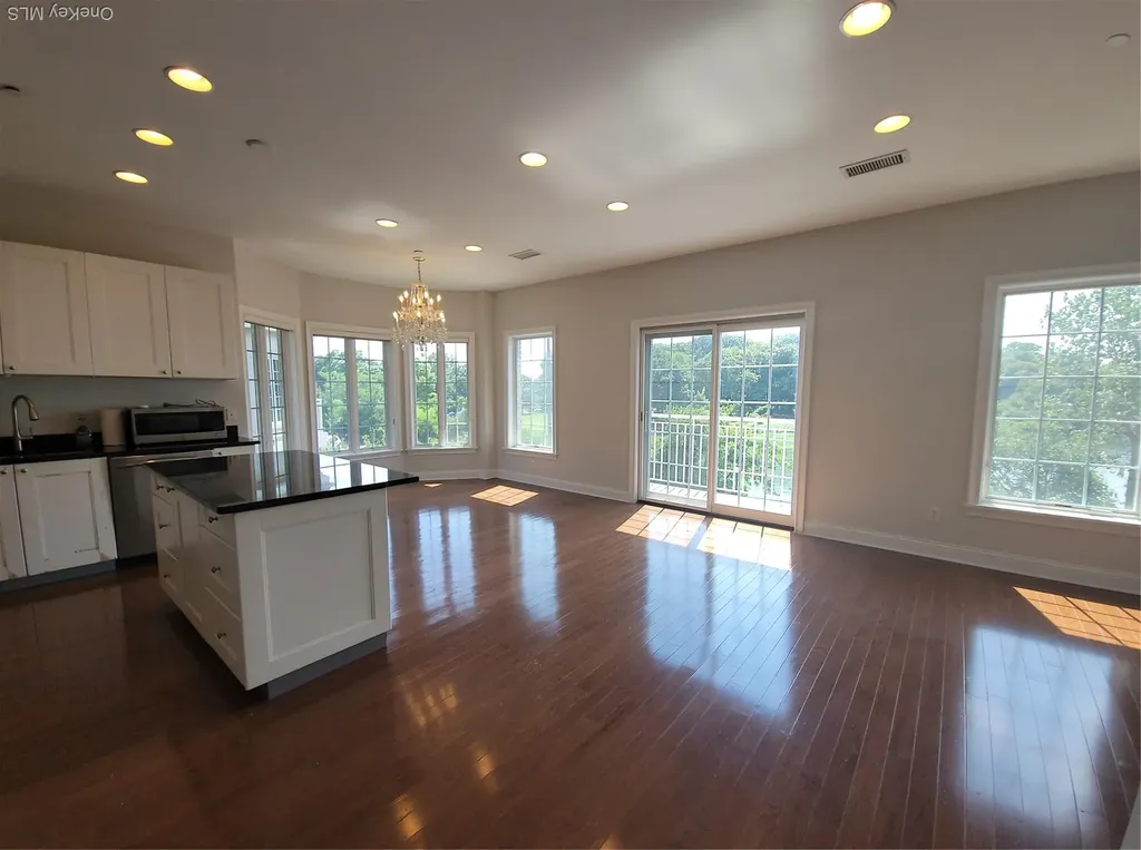 337 Park Crescent College Point NY 11356