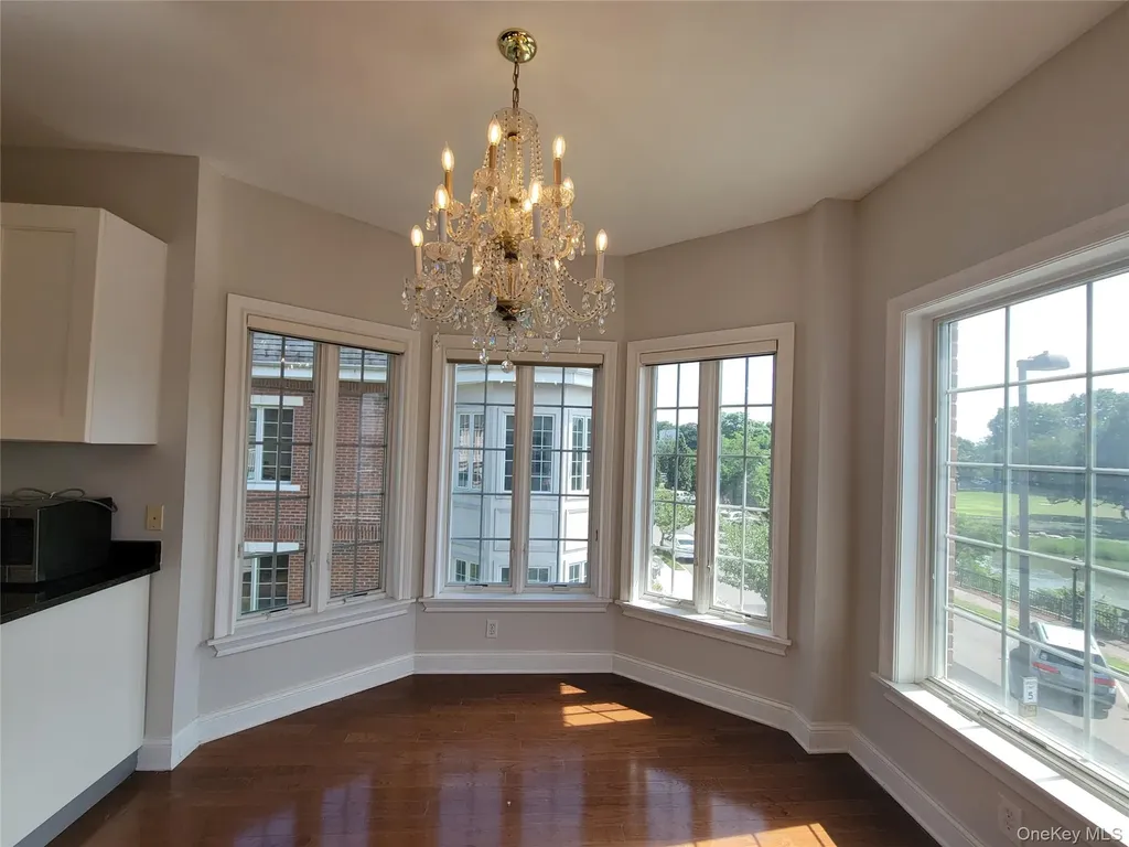 337 Park Crescent College Point NY 11356