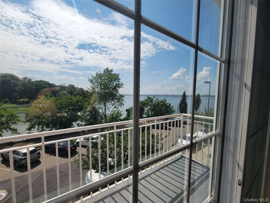 337 Park Crescent College Point NY 11356