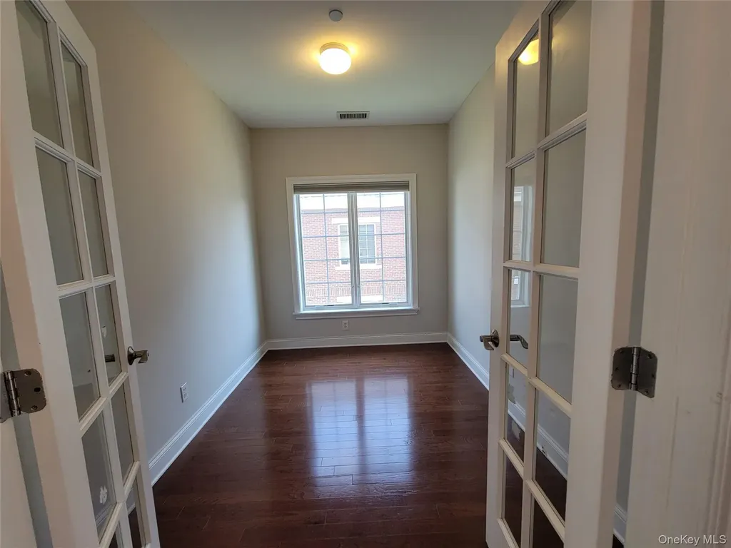 337 Park Crescent College Point NY 11356
