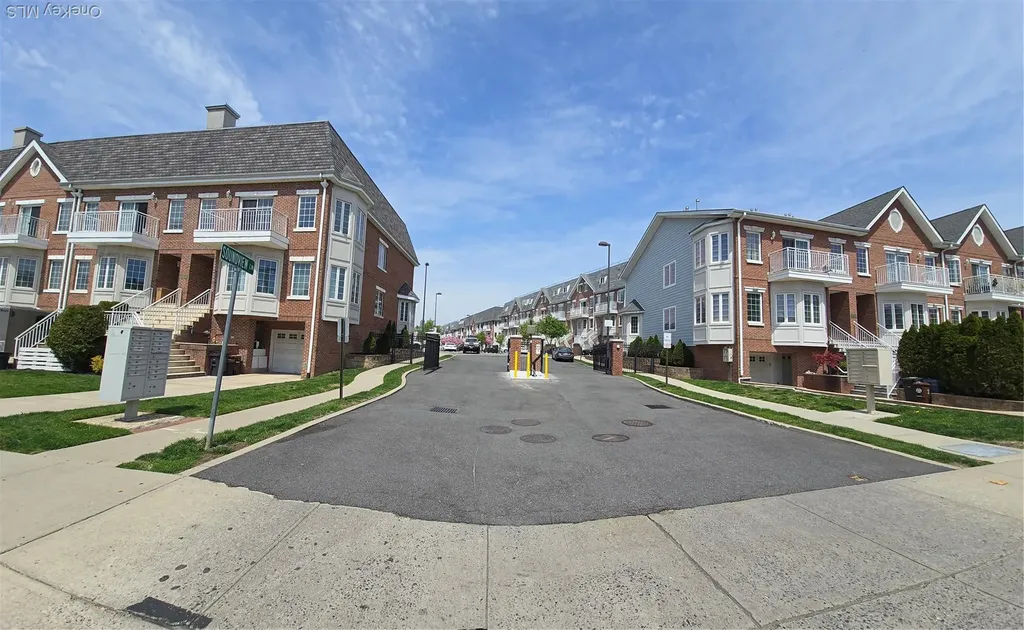 337 Park Crescent College Point NY 11356