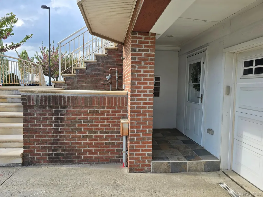 337 Park Crescent College Point NY 11356