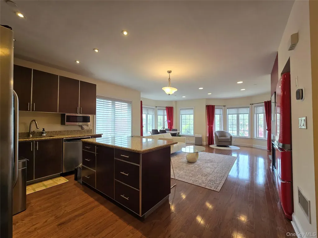 337 Park Crescent College Point NY 11356