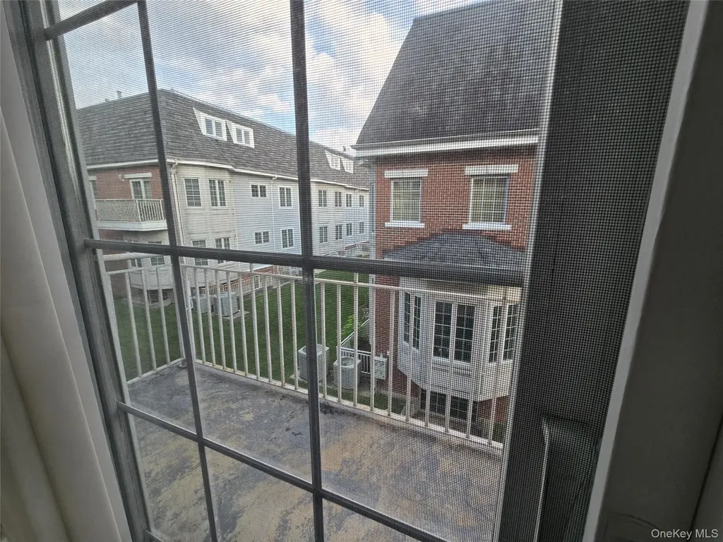337 Park Crescent College Point NY 11356
