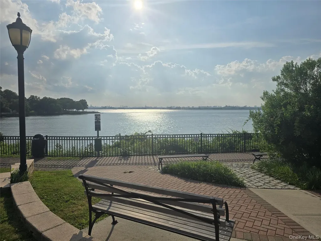 337 Park Crescent College Point NY 11356