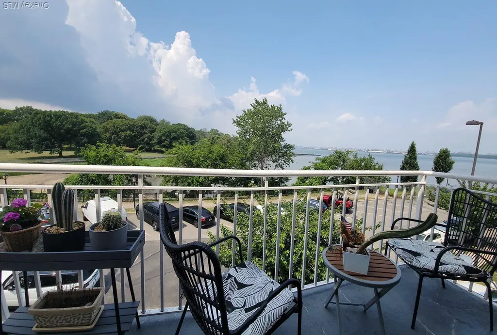 337 Park Crescent College Point NY 11356