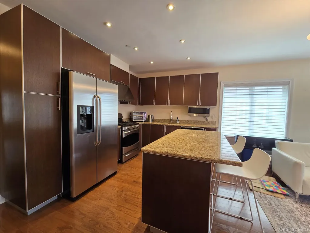 337 Park Crescent College Point NY 11356