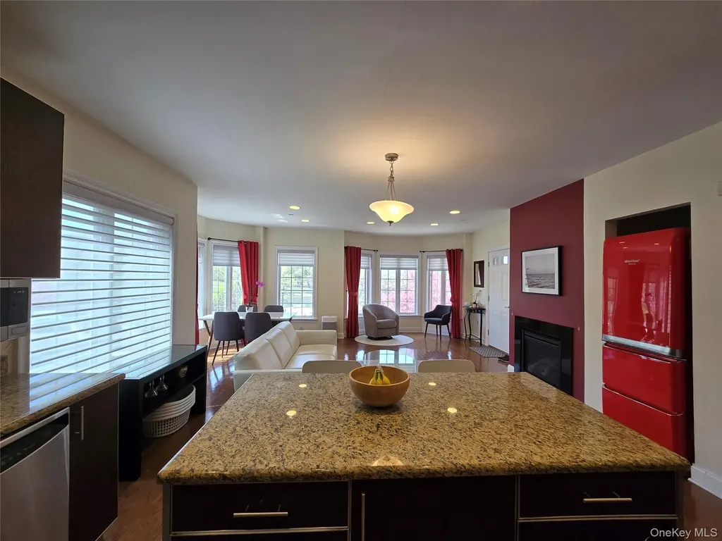 337 Park Crescent College Point NY 11356