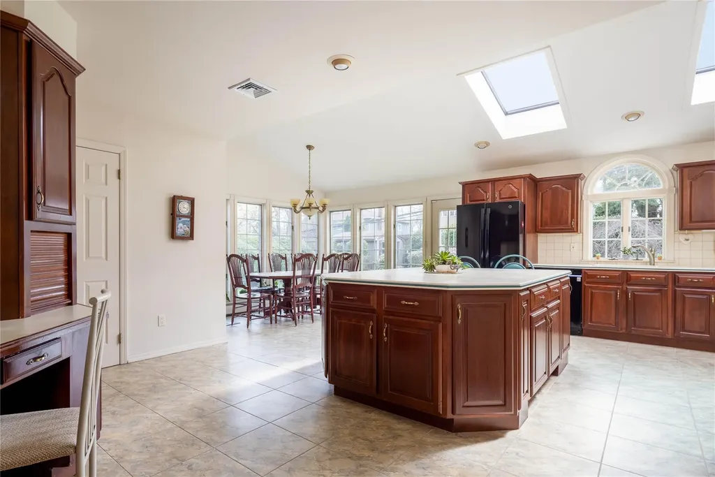 8 Pequa Lane Commack NY 11725