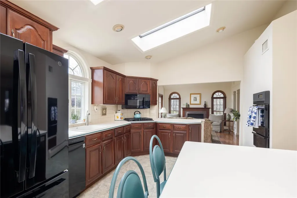 8 Pequa Lane Commack NY 11725