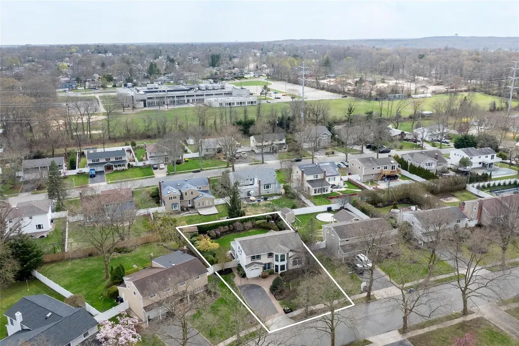 8 Pequa Lane Commack NY 11725
