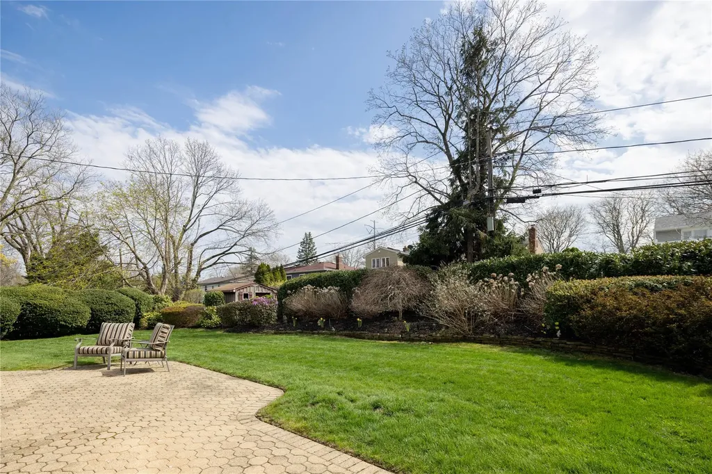 8 Pequa Lane Commack NY 11725