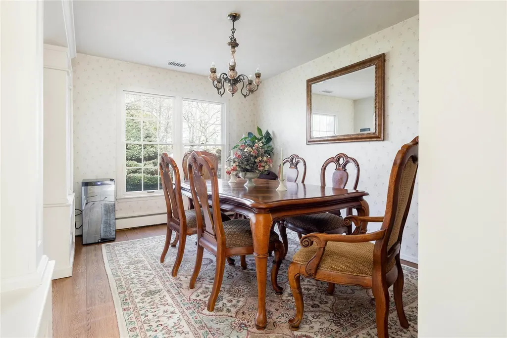 8 Pequa Lane Commack NY 11725