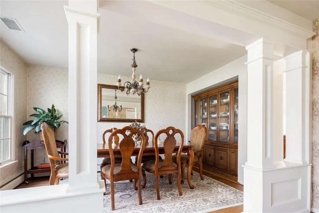 8 Pequa Lane Commack NY 11725