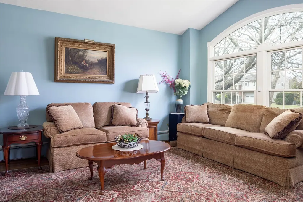 8 Pequa Lane Commack NY 11725