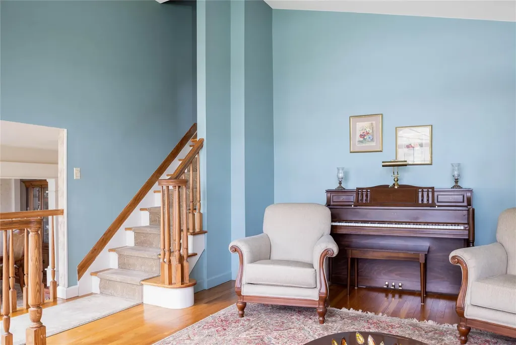 8 Pequa Lane Commack NY 11725