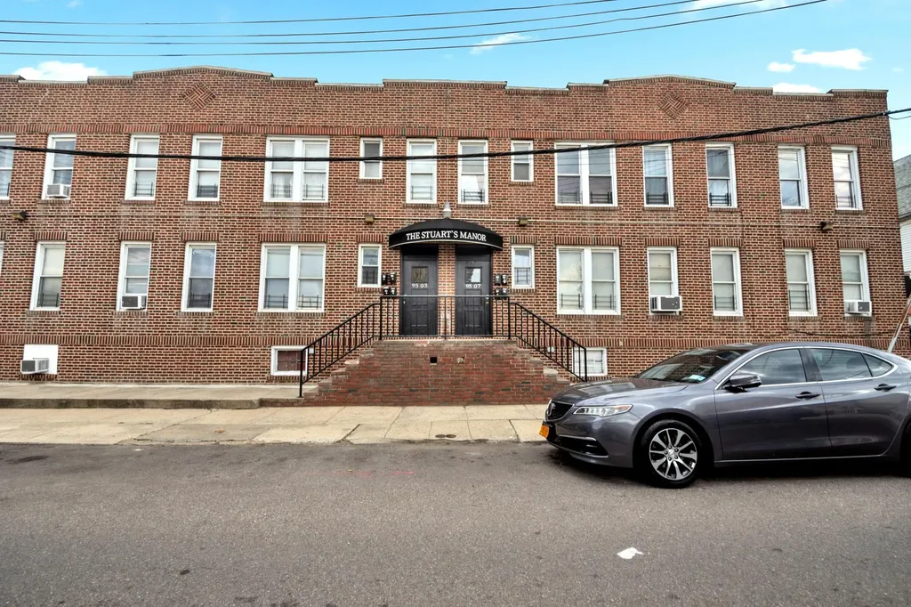 95-03 Cresskill Place Jamaica NY 11435