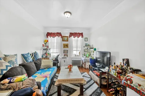 95-03 Cresskill Place Jamaica NY 11435