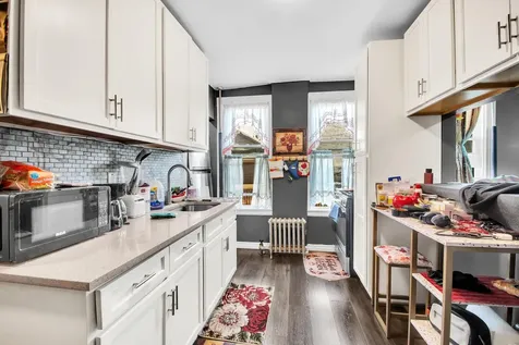95-03 Cresskill Place Jamaica NY 11435