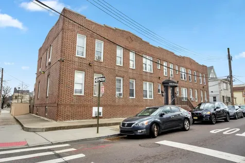 95-03 Cresskill Place Jamaica NY 11435