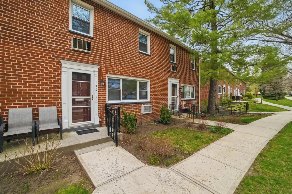 196 Charter Circle Ossining NY 10562